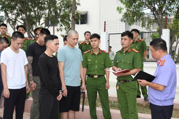 100 người lừa đảo,  Công nghệ cao ảnh 2 100 nguoi lua dao,  Cong nghe cao anh 2