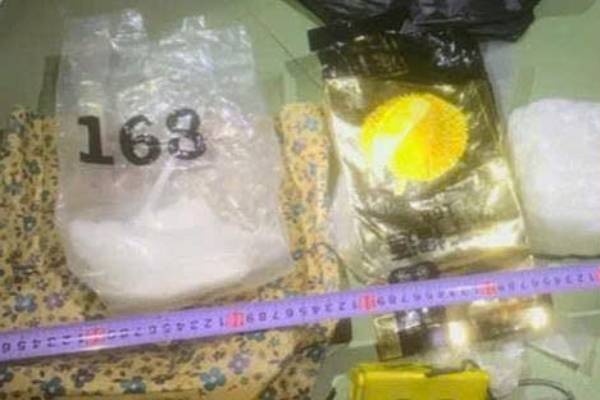 Bat nhom doi tuong mua ban 2 kg ma tuy da hinh anh