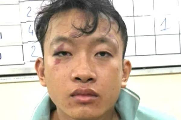 Bat giu nghi can sat hai chu tiem tap hoa hinh anh