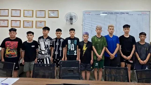 10 quai xe,  Trong vu nao loan anh 1