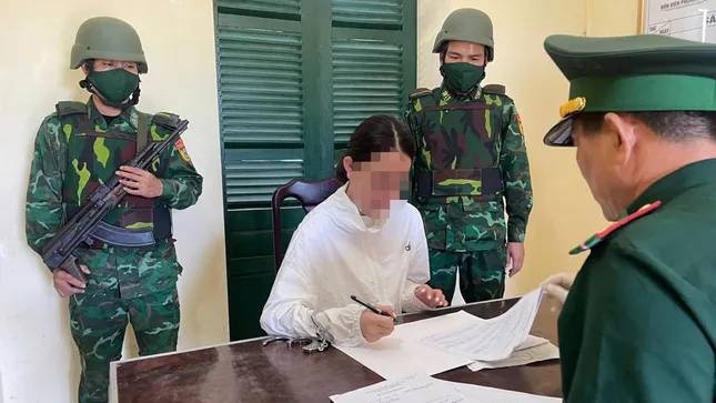 Chan bat xe Mercedes,  Nu chu tiem spa,  Ma tuy anh 1