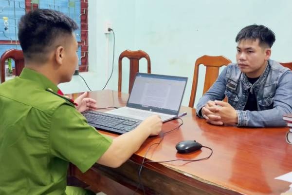 Mang day chuyen vang di cam co roi bao Cong an la bi cuop hinh anh
