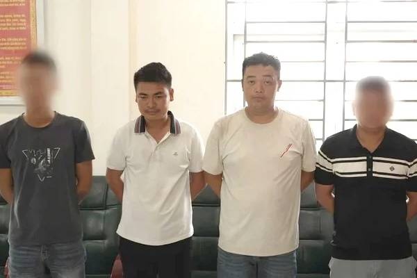 Tai xe taxi 'chat chem' khach: 'Toi thay ho de qua moi thu gia cao' hinh anh