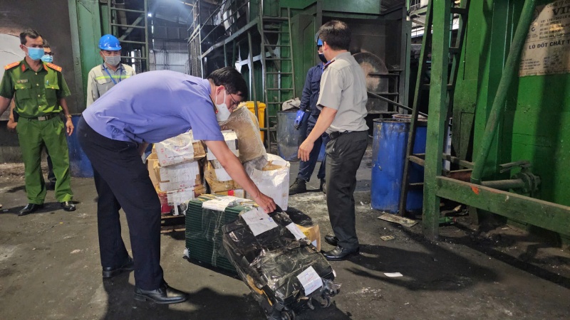 TP.HCM tieu huy hon nua tan ma tuy tang vat trong cac vu an hinh su hinh anh