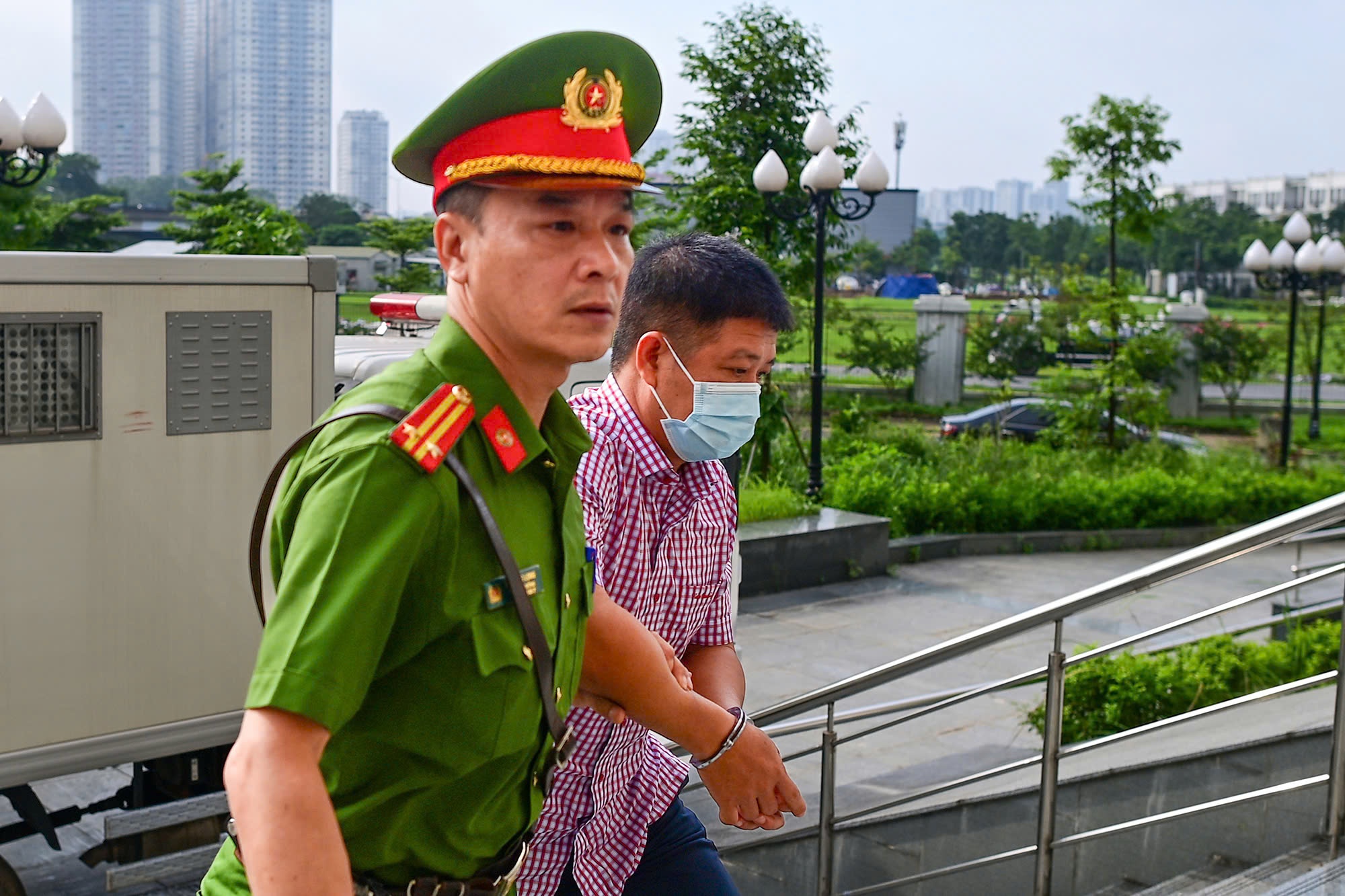 Tap doan Phuc Son,  Nguyen Van Hau anh 1