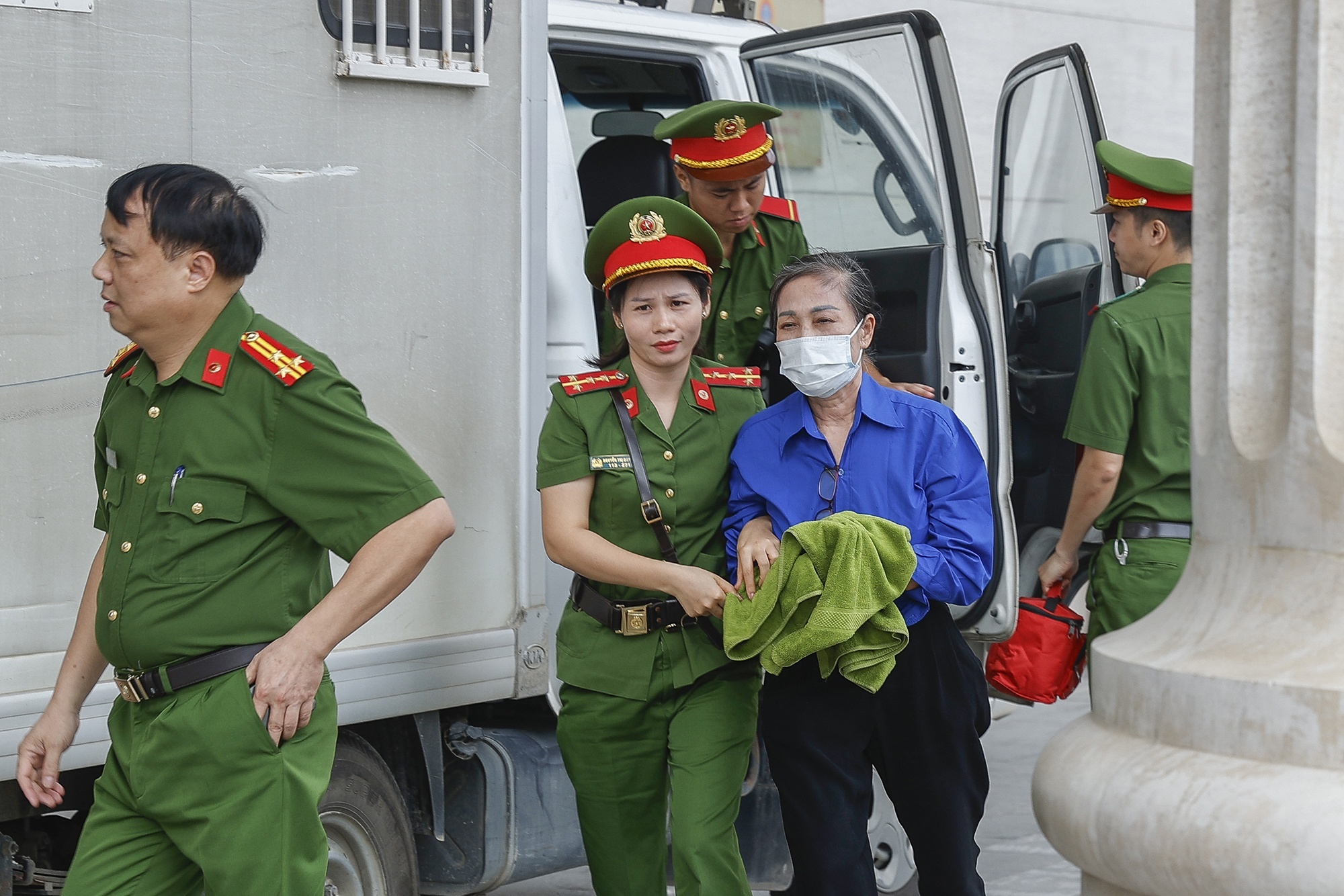 Tap doan Phuc Son,  Nguyen Van Hau anh 2