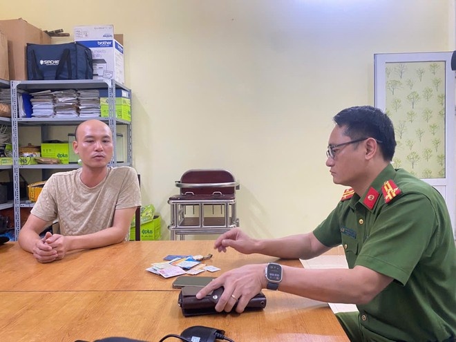 Thanh ly hai quan,  Gia re giat minh,  Duong day lua dao anh 1