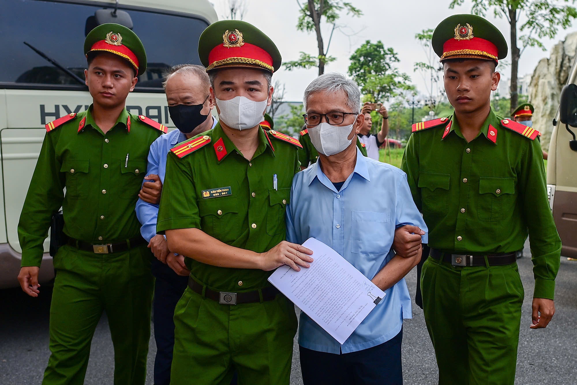 Tap doan Phuc Son,  Nguyen Van Hau anh 1
