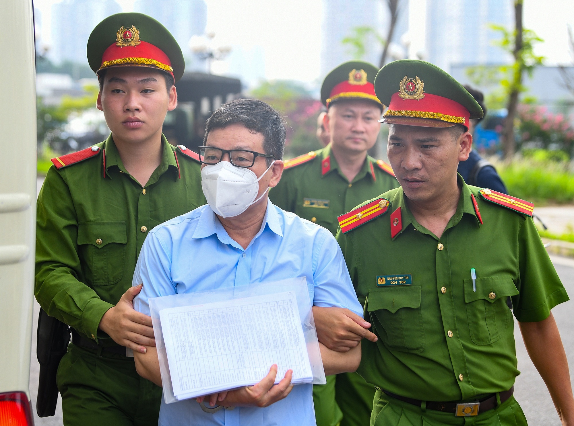 Tap doan Phuc Son,  Nguyen Van Hau anh 2