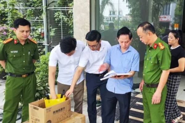 Cong an Thanh Hoa thong tin vu trieu tap, kham xet noi o cua Vi 'ngo' hinh anh