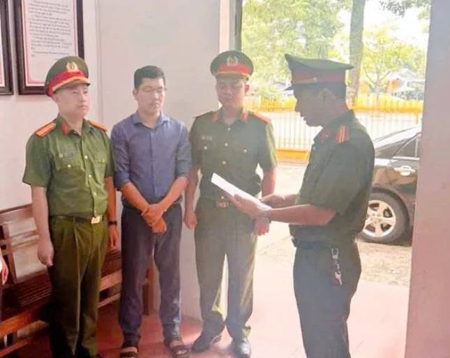 Bien thu tien,  Bao hiem y te,  Hon 300 hoc sinh anh 1