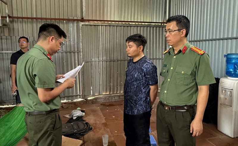 Xuong lap rap,  Vu khi quan dung anh 1