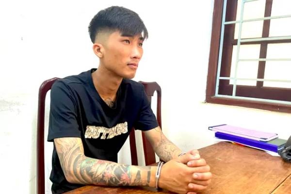 Bat giu ke dung dao ke co, troi tay tai xe grab, cuop tai san hinh anh