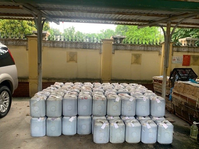 2.600 lit nuoc mam,  Khong ro nguon goc,  Ha Noi,  Ho Doan Van Dong,  Cty Doan Van Dong,  DN Doan Van Dong anh 1