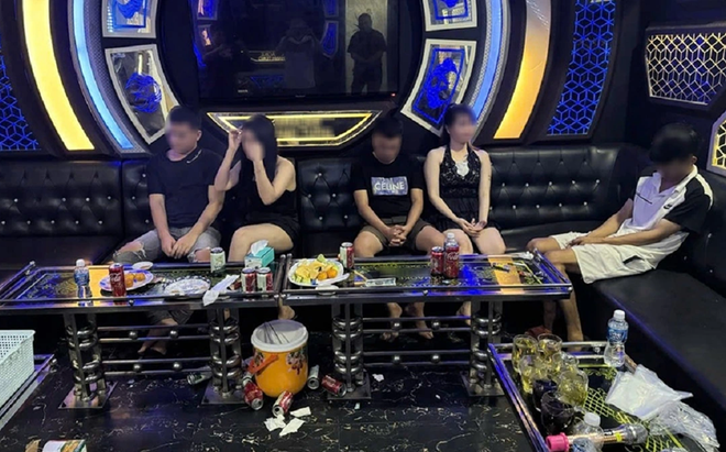 Quan karaoke,  Chua mai dam,  Ma tuy,  quan hat AD 9999 anh 1
