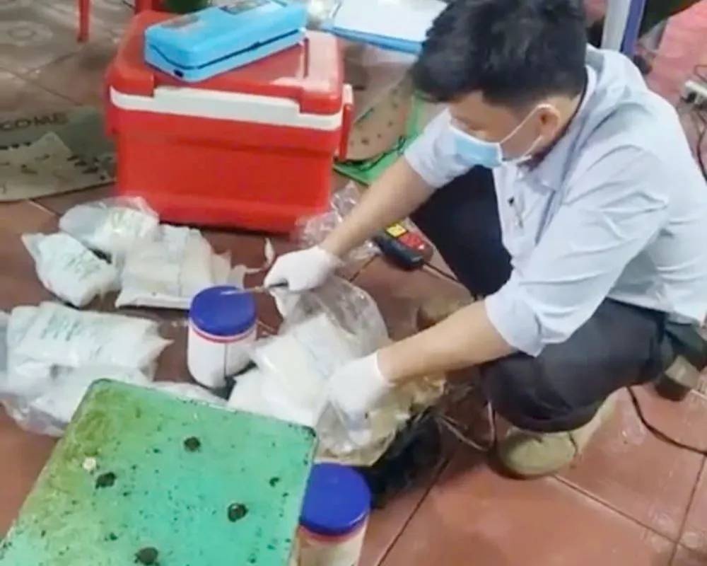 dung hoa chat,  Tay trang bap chuoi anh 2