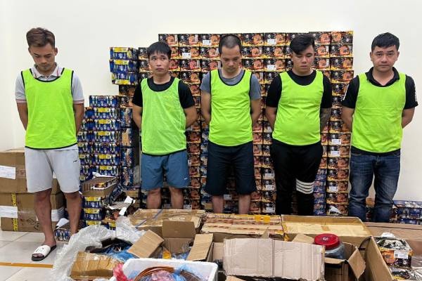 Triet pha duong day san xuat, tieu thu gan 1 tan phao no lien tinh hinh anh