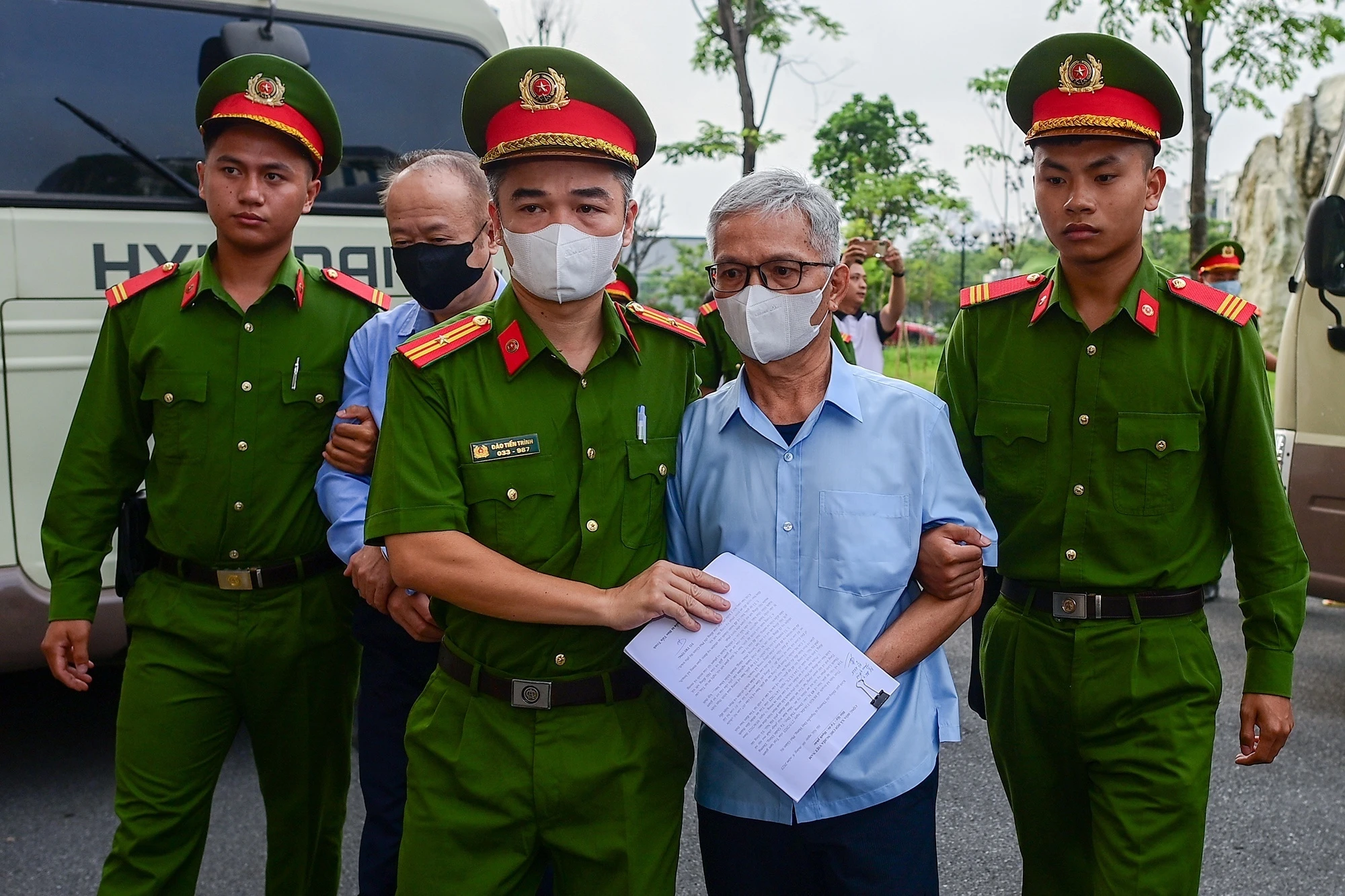 Tap doan Phuc Son,  Nguyen Van Hau anh 2