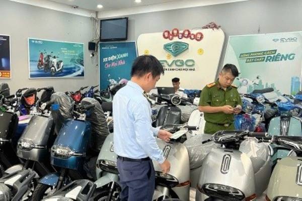 Chuyen ho so vu viec kinh doanh xe may dien gia nhan hieu sang Cong an hinh anh