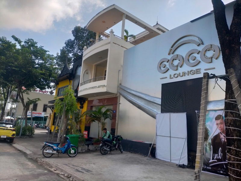 Quan Public Luxury,  Nha hang Master SG,  Snug Pub va Wlounge,  Nha hang CoCo Lounge,  mua ban bong cuoi anh 4