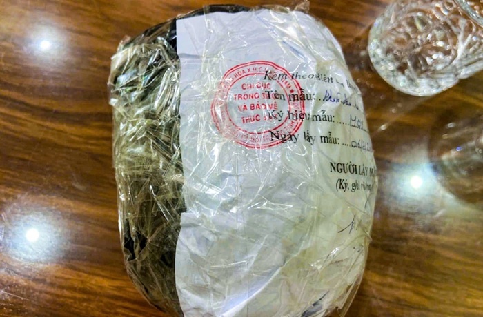 Vu hon 5,5 ha ca phe rung qua bat thuong: Lay mau phan bon hinh anh