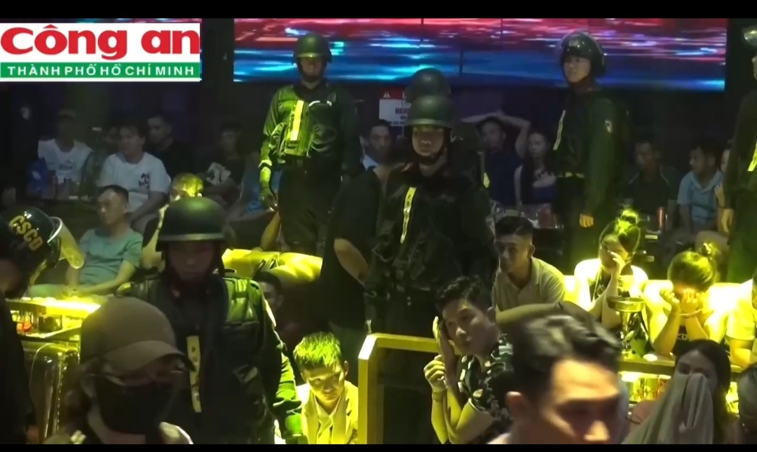 quan bar F5 Club,  quan Six T Club,  bar TGT Disco Club anh 2