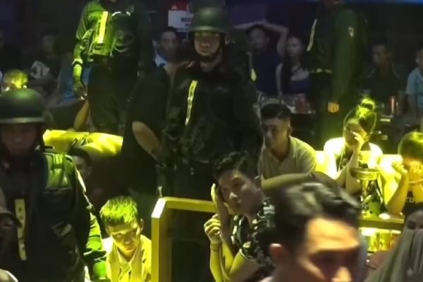 Cong an TP.HCM dot kich 3 quan bar hinh anh