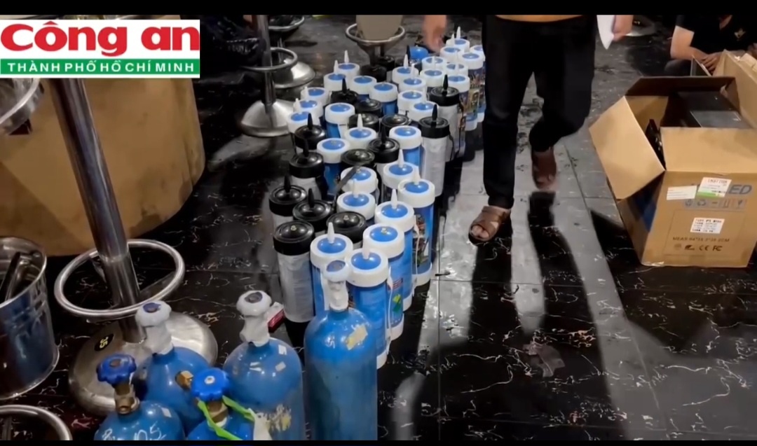 quan bar F5 Club,  quan Six T Club,  bar TGT Disco Club anh 3