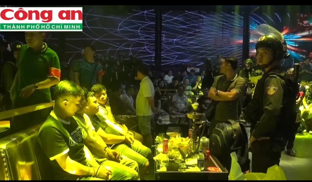 quan bar F5 Club,  quan Six T Club,  bar TGT Disco Club anh 4