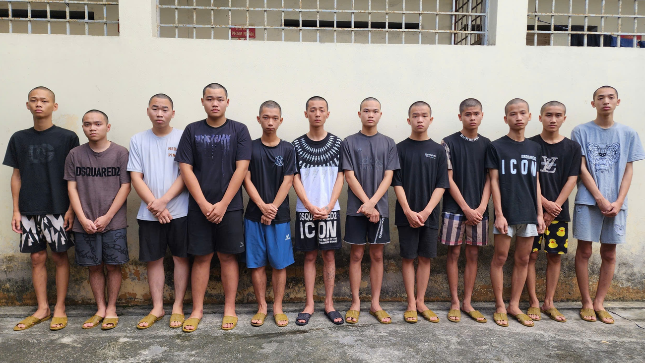 Toi pham duong pho,  Van Don anh 1
