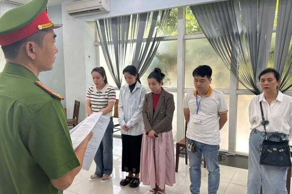 Lap phong kham, tuyen nguoi chua hoc het lop 12 chua benh phu khoa hinh anh