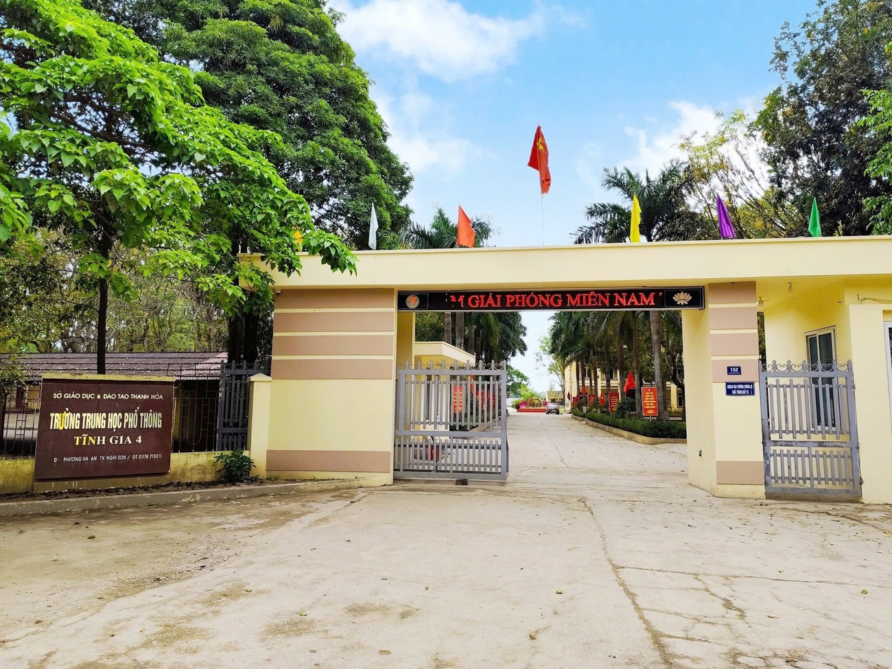 Hieu truong,  5 giao vien,  Thanh Hoa anh 2