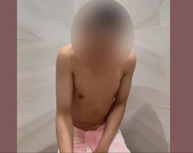 Tu coi quan ao,  khach san Benson anh 1
