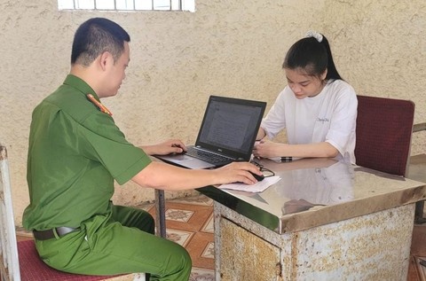 Kieu nu,  Lua dao chiem doat,  gan 18 ty anh 2