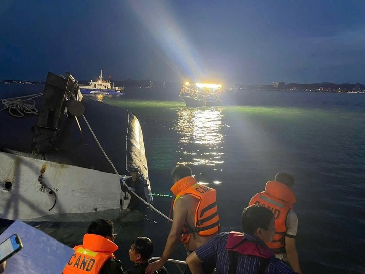 vụ lật tàu ảnh 6 vu lat tau anh 6