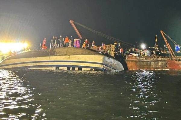 Hinh anh moi nhat tai hien truong vu lat tau thuong tam o vinh Ha Long hinh anh