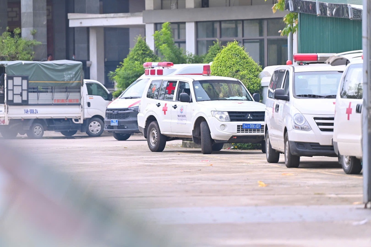 Thi the cac nan nhan vu lat tau o vinh Ha Long duoc nguoi nha don ve hinh anh