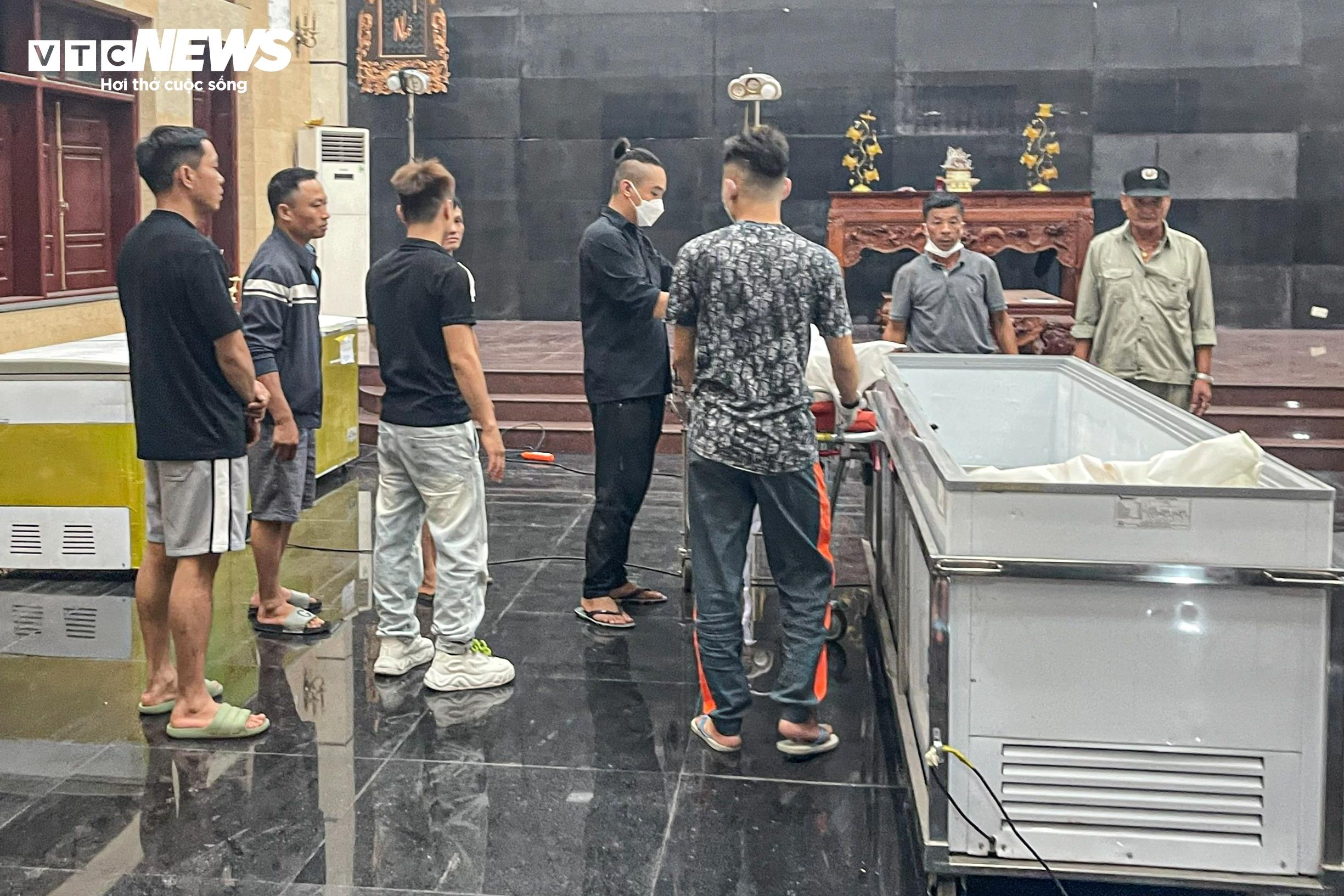 Vu lat tau,  Ha Long anh 8