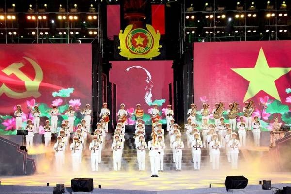 Chuong trinh nghe thuat 'Giu tron loi the - Ban hung ca tu coi nguon' hinh anh