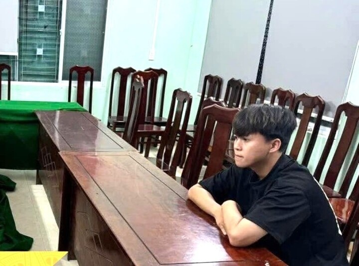 Nhan vien pha che,  Cuom 5 luong vang,  Chu quan ca phe anh 1
