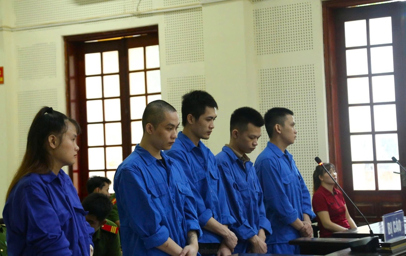 Dau tu tien ao,  Gai xinh anh 1