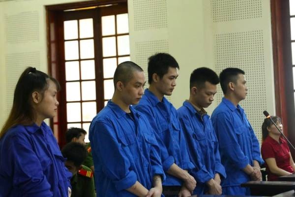 Dau tu tien ao cung 'gai xinh', nguoi dan ong 69 tuoi bi lua hon 19 ty hinh anh