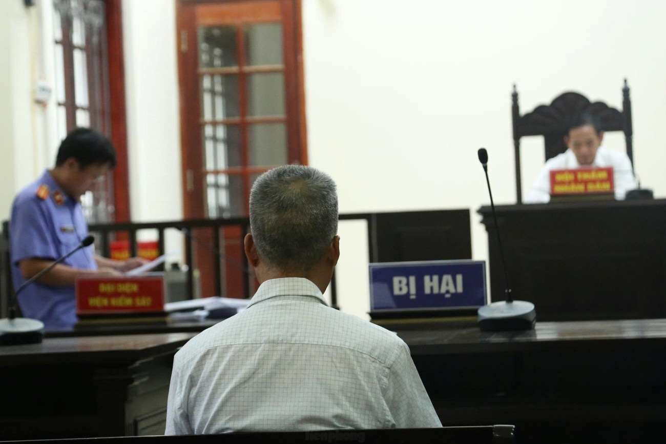 Dau tu tien ao,  Gai xinh anh 2