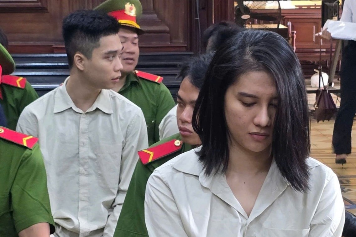 Vo mua ma tuy roi no sung, xit hoi cay cuop 'hang' hinh anh