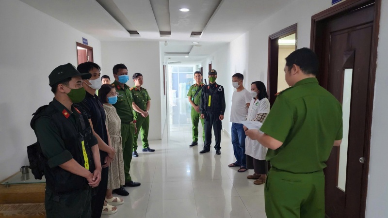 Phong kham Huu Nghi,  Phong kham Mien Trung,  Da Nang,  bac si rom anh 1