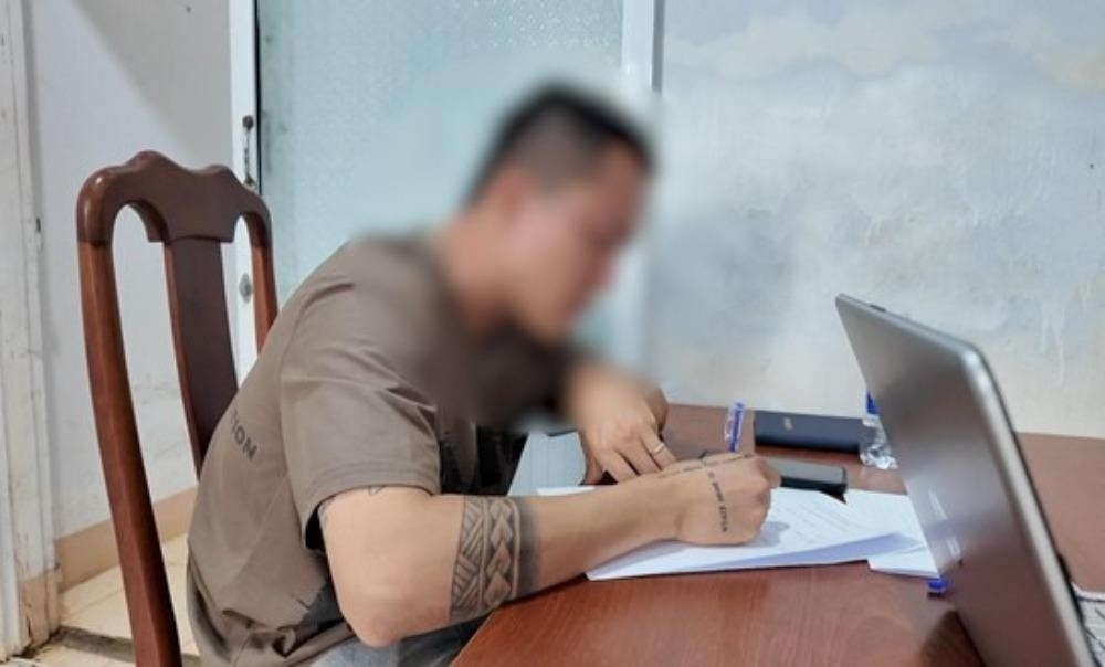 Dung chuyen bi cuop de giau viec ban nhan tra no vi so vo trach hinh anh