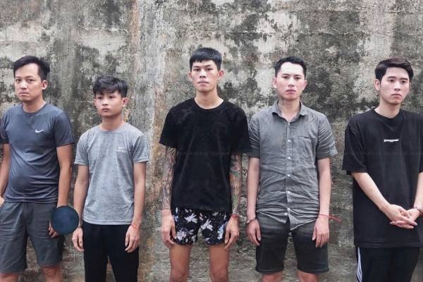 Khoi to gan 250 doi tuong lien quan vu 'dot kich' 3 quan bar o TP.HCM hinh anh