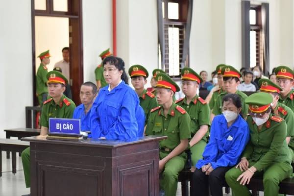 Gan 1.000 nguoi 'sap bay' chu doanh nghiep bat dong san hoc het lop 3 hinh anh