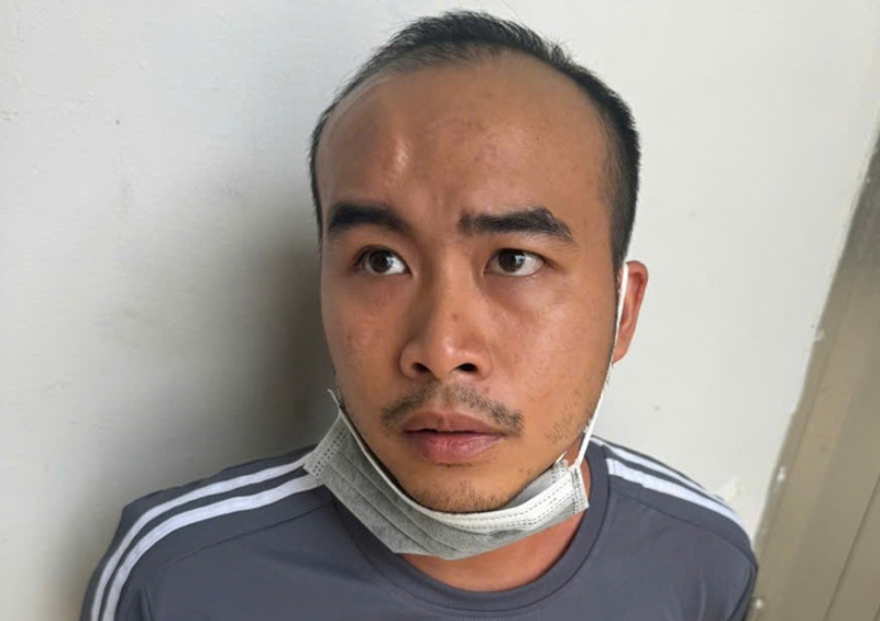 Ten cuop tiem vang, keo le nu nhan vien khai gi? hinh anh