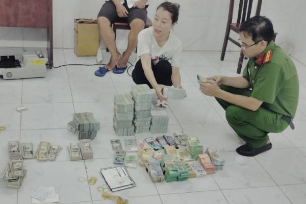 Thanh lap hang tram cong ty 'ma', chuyen hang nghin ty xuyen bien gioi hinh anh